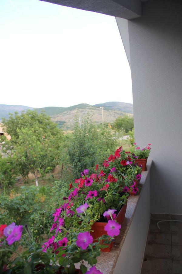 Holiday Home Flora Mostar Exterior photo